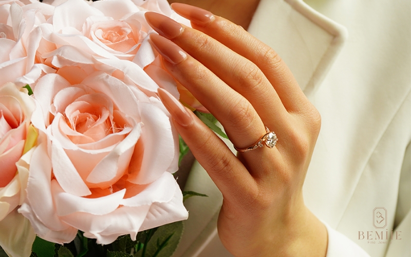 Mỗi chiếc nhẫn trước khi được bàn giao cho khách hàng luôn được Bemiie kiểm tra chất lượng cẩn thận, tỉ mỉ