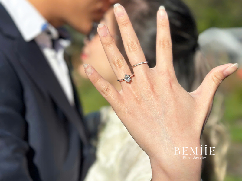Chiếc nhẫn cầu hôn thiết kế theo yêu cầu của cặp đôi tại Bemiie