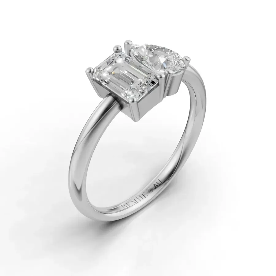 Nhẫn Cầu Hôn Emerald Cut